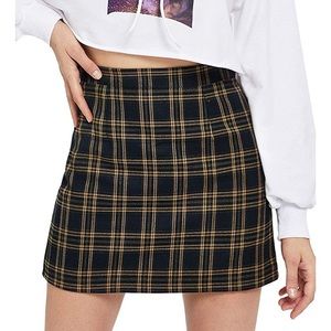 Plaid skirt super cute